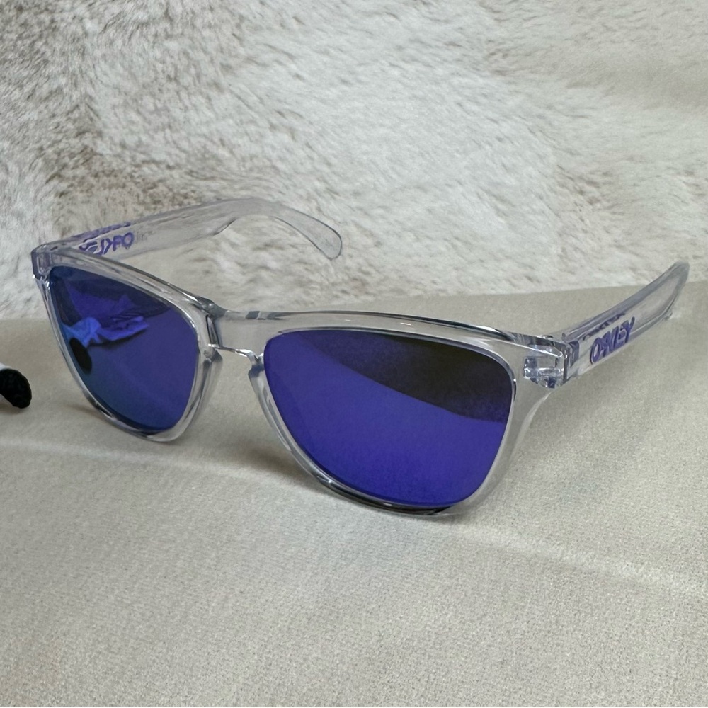Oakley Frogskins 9006 with Violet Iridium Lenses - Picture 8 of 11